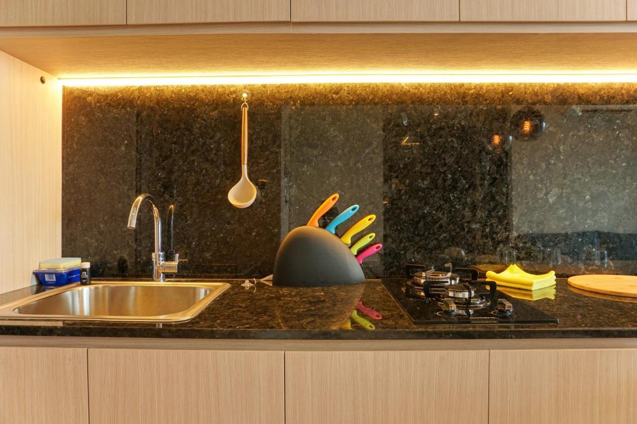 Cozy And Comfy 2br Citralake By Travelio Appartement Jakarta